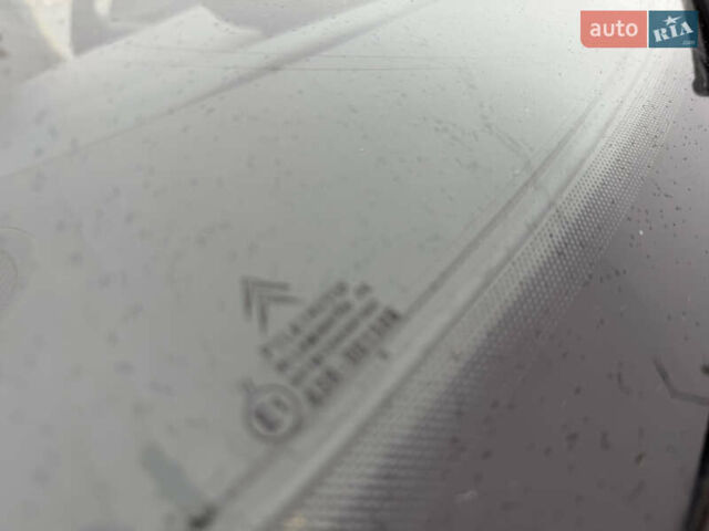 Жовтий Сітроен С4, об'ємом двигуна 1.59 л та пробігом 193 тис. км за 3700 $, фото 15 на Automoto.ua