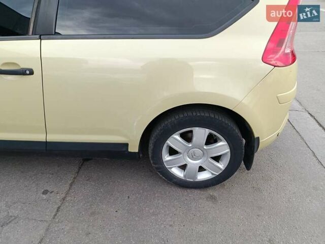 Желтый Ситроен С4, объемом двигателя 0 л и пробегом 152 тыс. км за 3000 $, фото 1 на Automoto.ua