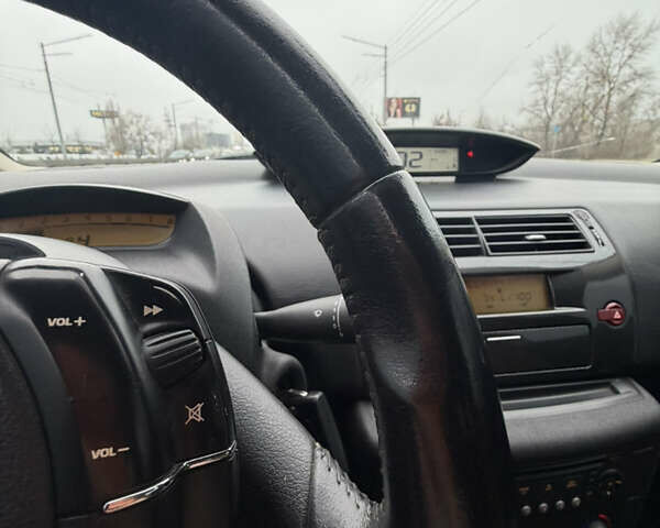 Жовтий Сітроен С4, об'ємом двигуна 1.59 л та пробігом 193 тис. км за 3700 $, фото 37 на Automoto.ua