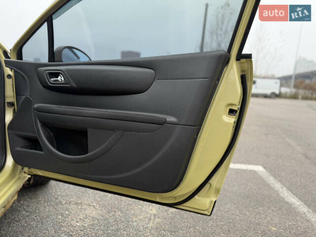 Жовтий Сітроен С4, об'ємом двигуна 1.59 л та пробігом 193 тис. км за 3700 $, фото 17 на Automoto.ua