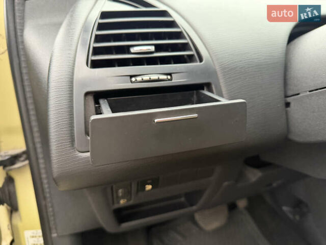 Жовтий Сітроен С4, об'ємом двигуна 1.59 л та пробігом 193 тис. км за 3700 $, фото 18 на Automoto.ua