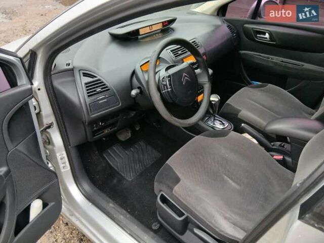 Серый Ситроен С4, объемом двигателя 1.59 л и пробегом 235 тыс. км за 3000 $, фото 8 на Automoto.ua