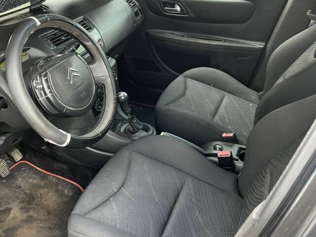 Серый Ситроен С4, объемом двигателя 1.6 л и пробегом 280 тыс. км за 2500 $, фото 5 на Automoto.ua