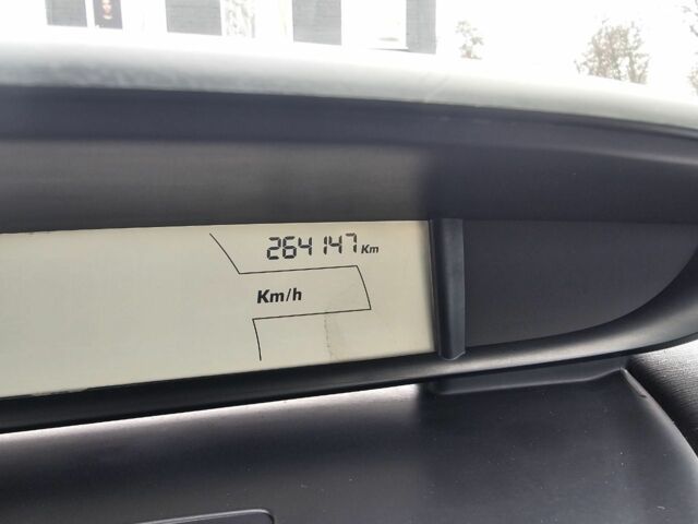 Серый Ситроен С4, объемом двигателя 2 л и пробегом 264 тыс. км за 4900 $, фото 15 на Automoto.ua