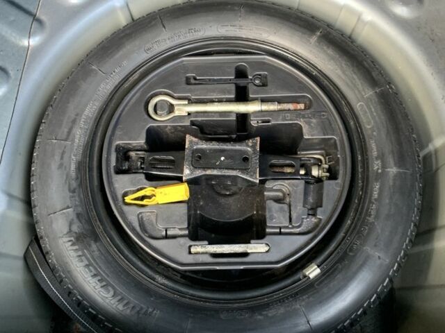 Серый Ситроен С4, объемом двигателя 2 л и пробегом 290 тыс. км за 4500 $, фото 16 на Automoto.ua