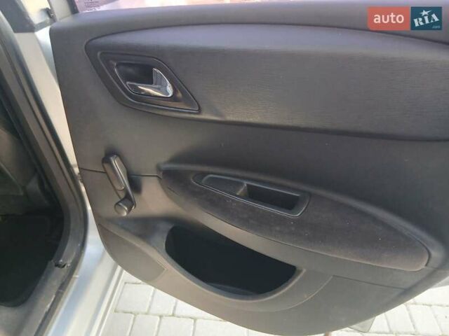 Серый Ситроен С4, объемом двигателя 1.59 л и пробегом 235 тыс. км за 3000 $, фото 11 на Automoto.ua