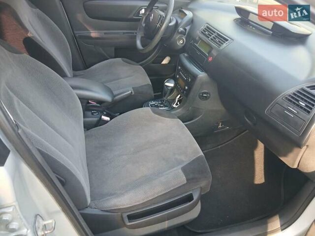 Серый Ситроен С4, объемом двигателя 1.59 л и пробегом 235 тыс. км за 3000 $, фото 12 на Automoto.ua