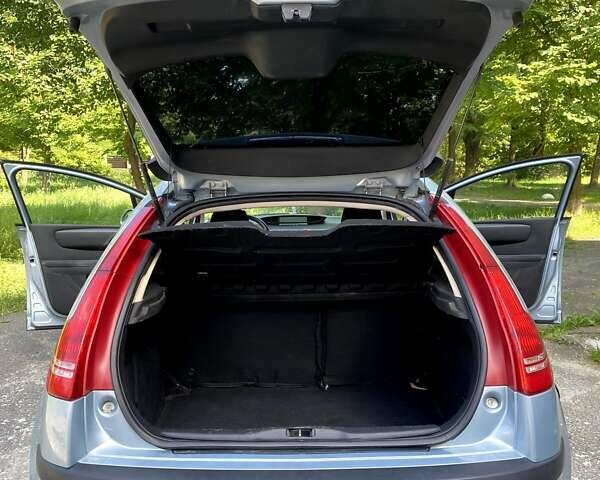 Серый Ситроен С4, объемом двигателя 1.36 л и пробегом 223 тыс. км за 3500 $, фото 1 на Automoto.ua