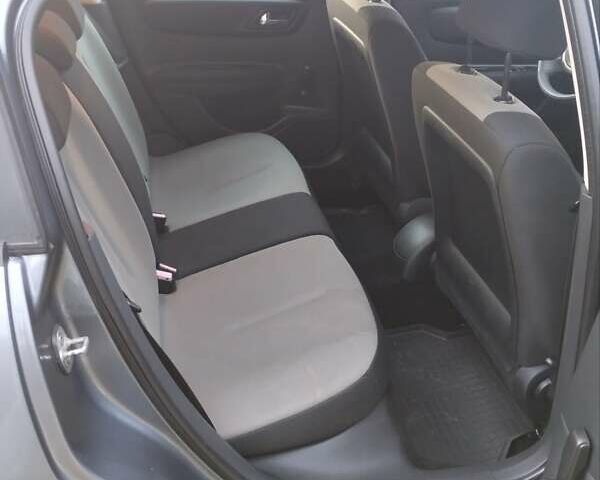 Серый Ситроен С4, объемом двигателя 1.36 л и пробегом 223 тыс. км за 3300 $, фото 4 на Automoto.ua