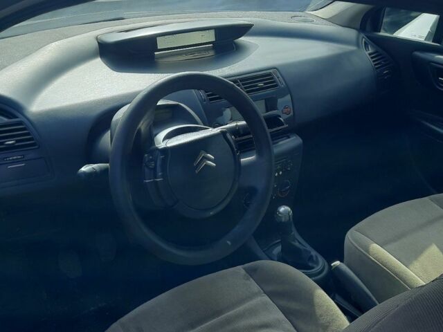 Серый Ситроен С4, объемом двигателя 1.6 л и пробегом 250 тыс. км за 3500 $, фото 4 на Automoto.ua