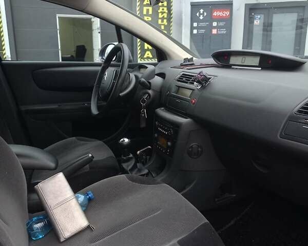 Серый Ситроен С4, объемом двигателя 1.59 л и пробегом 194 тыс. км за 3500 $, фото 7 на Automoto.ua