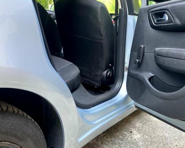 Серый Ситроен С4, объемом двигателя 1.36 л и пробегом 223 тыс. км за 3500 $, фото 3 на Automoto.ua