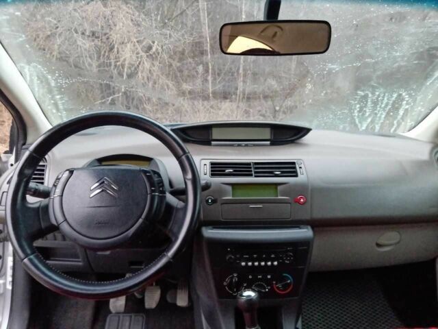 Серый Ситроен С4, объемом двигателя 1.59 л и пробегом 243 тыс. км за 4800 $, фото 2 на Automoto.ua