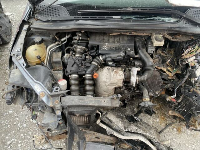 Серый Ситроен С4, объемом двигателя 1.56 л и пробегом 400 тыс. км за 1050 $, фото 5 на Automoto.ua