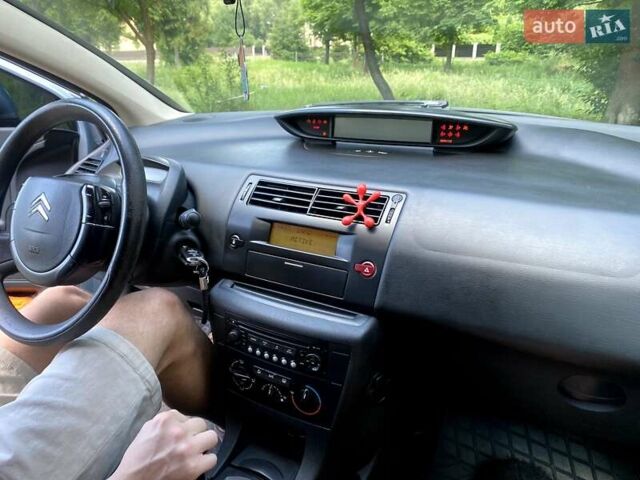 Серый Ситроен С4, объемом двигателя 1.36 л и пробегом 223 тыс. км за 3500 $, фото 13 на Automoto.ua