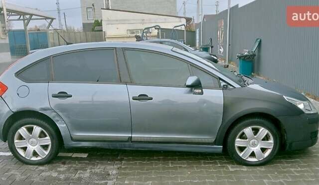 Серый Ситроен С4, объемом двигателя 1.59 л и пробегом 253 тыс. км за 3500 $, фото 1 на Automoto.ua