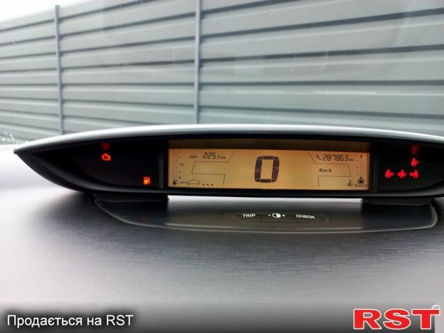 Серый Ситроен С4, объемом двигателя 1.6 л и пробегом 288 тыс. км за 3500 $, фото 11 на Automoto.ua