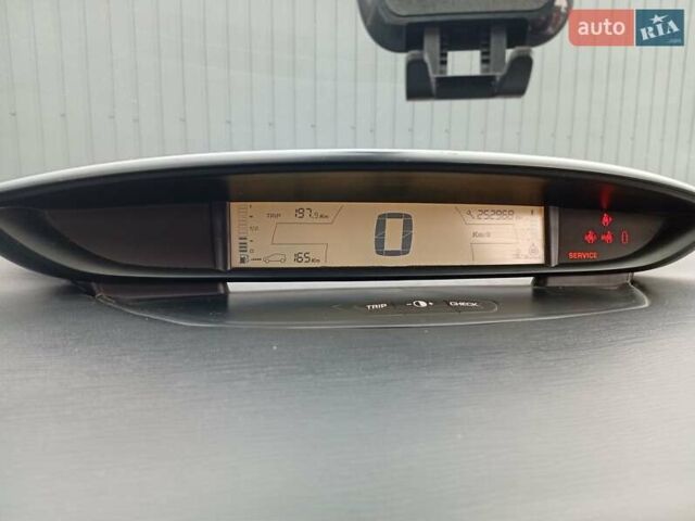 Серый Ситроен С4, объемом двигателя 1.59 л и пробегом 253 тыс. км за 3500 $, фото 6 на Automoto.ua