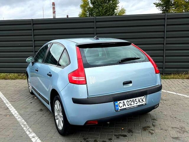 Серый Ситроен С4, объемом двигателя 1.6 л и пробегом 288 тыс. км за 3500 $, фото 1 на Automoto.ua