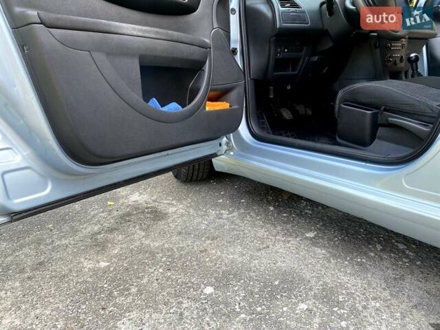 Серый Ситроен С4, объемом двигателя 1.36 л и пробегом 223 тыс. км за 3500 $, фото 5 на Automoto.ua