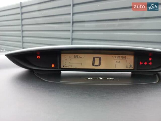 Серый Ситроен С4, объемом двигателя 1.6 л и пробегом 288 тыс. км за 3500 $, фото 10 на Automoto.ua