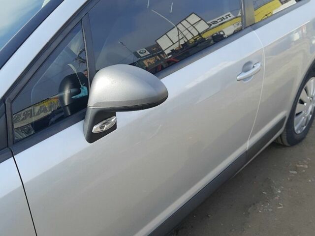 Серый Ситроен С4, объемом двигателя 1.6 л и пробегом 250 тыс. км за 3500 $, фото 2 на Automoto.ua