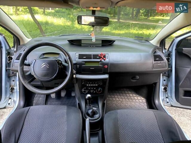 Серый Ситроен С4, объемом двигателя 1.36 л и пробегом 223 тыс. км за 3500 $, фото 9 на Automoto.ua
