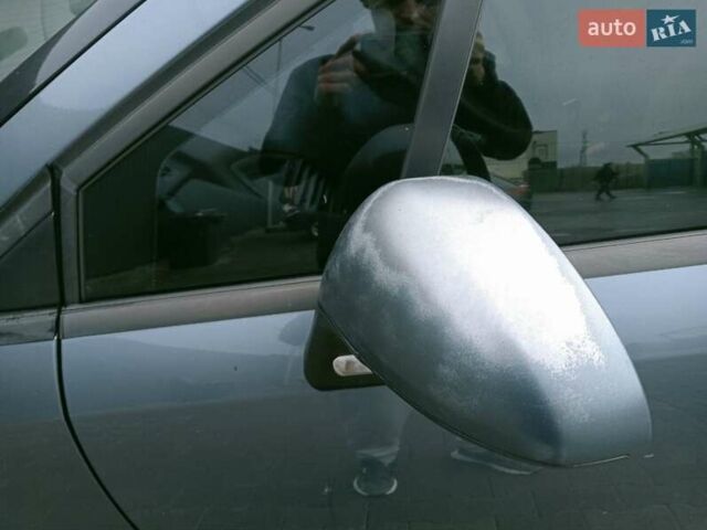 Серый Ситроен С4, объемом двигателя 1.59 л и пробегом 253 тыс. км за 3500 $, фото 10 на Automoto.ua