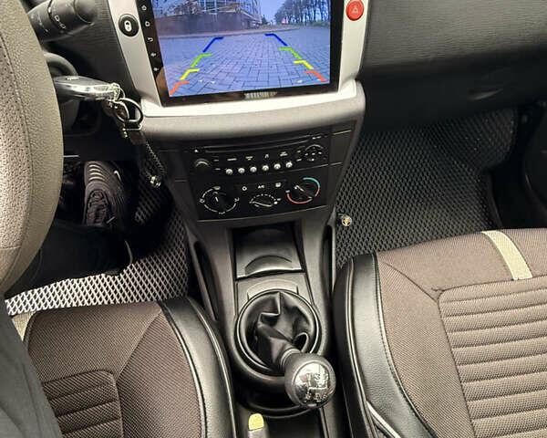 Серый Ситроен С4, объемом двигателя 1.36 л и пробегом 290 тыс. км за 3300 $, фото 31 на Automoto.ua