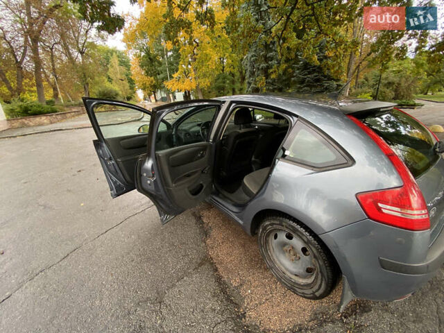 Серый Ситроен С4, объемом двигателя 1.59 л и пробегом 212 тыс. км за 3400 $, фото 11 на Automoto.ua