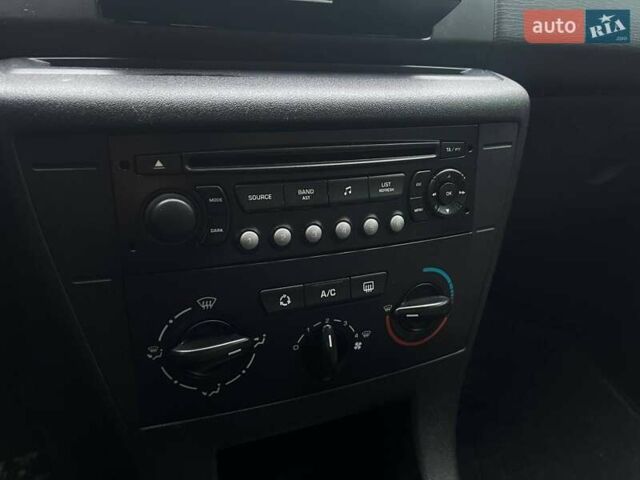 Серый Ситроен С4, объемом двигателя 1.36 л и пробегом 239 тыс. км за 4390 $, фото 25 на Automoto.ua