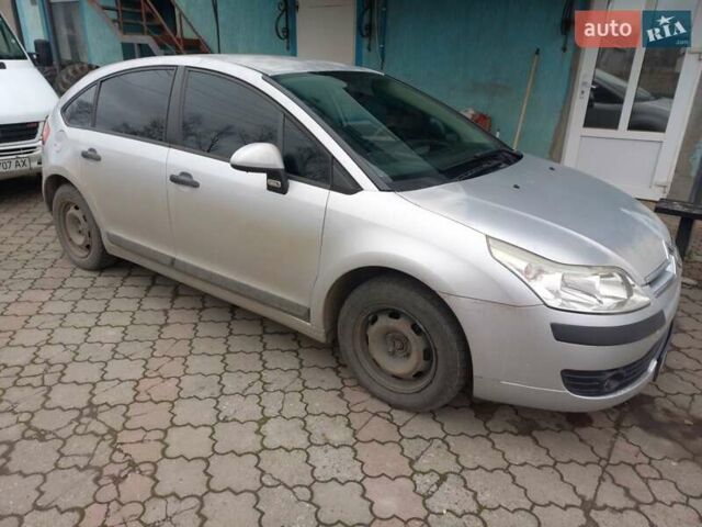 Серый Ситроен С4, объемом двигателя 1.4 л и пробегом 215 тыс. км за 3500 $, фото 4 на Automoto.ua