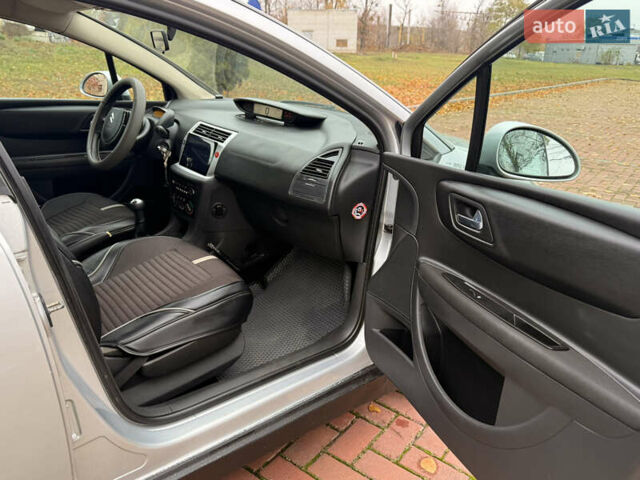 Серый Ситроен С4, объемом двигателя 1.36 л и пробегом 290 тыс. км за 3300 $, фото 22 на Automoto.ua