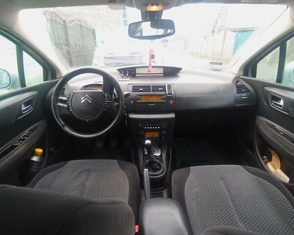 Серый Ситроен С4, объемом двигателя 1.6 л и пробегом 320 тыс. км за 4000 $, фото 5 на Automoto.ua