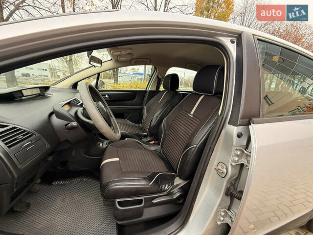 Серый Ситроен С4, объемом двигателя 1.36 л и пробегом 290 тыс. км за 3300 $, фото 29 на Automoto.ua