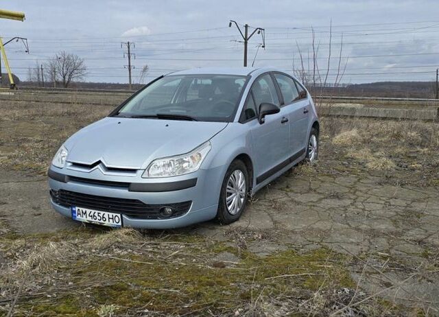 Серый Ситроен С4, объемом двигателя 1.4 л и пробегом 225 тыс. км за 3700 $, фото 1 на Automoto.ua