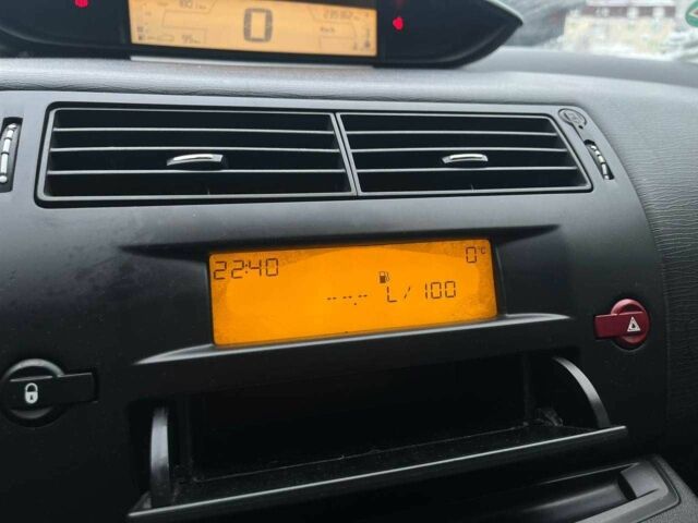 Серый Ситроен С4, объемом двигателя 1.4 л и пробегом 239 тыс. км за 4390 $, фото 21 на Automoto.ua