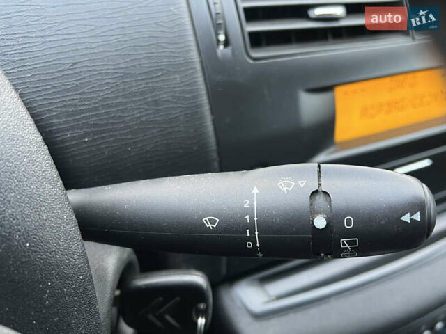 Сірий Сітроен С4, об'ємом двигуна 1.6 л та пробігом 310 тис. км за 3550 $, фото 40 на Automoto.ua