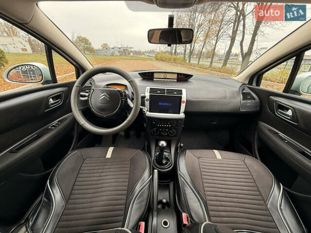 Серый Ситроен С4, объемом двигателя 1.36 л и пробегом 290 тыс. км за 3300 $, фото 25 на Automoto.ua