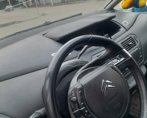 Серый Ситроен С4, объемом двигателя 1.6 л и пробегом 290 тыс. км за 4200 $, фото 3 на Automoto.ua
