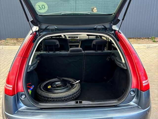 Серый Ситроен С4, объемом двигателя 1.6 л и пробегом 232 тыс. км за 5300 $, фото 5 на Automoto.ua