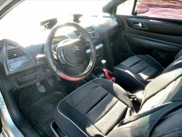 Серый Ситроен С4, объемом двигателя 1.6 л и пробегом 200 тыс. км за 1300 $, фото 4 на Automoto.ua