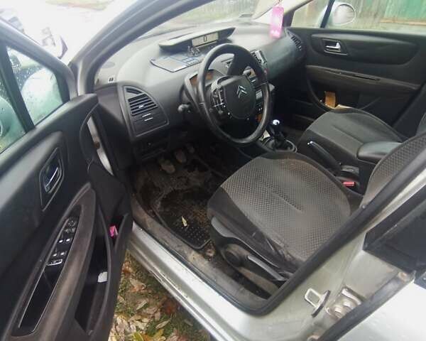 Серый Ситроен С4, объемом двигателя 1.6 л и пробегом 320 тыс. км за 4000 $, фото 1 на Automoto.ua