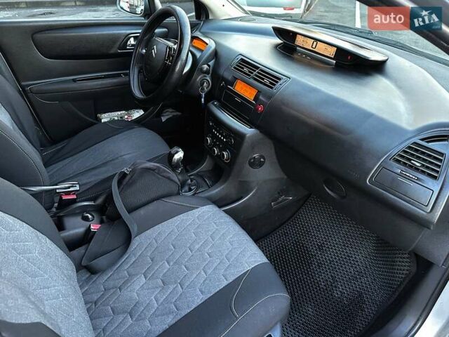 Серый Ситроен С4, объемом двигателя 1.59 л и пробегом 200 тыс. км за 3650 $, фото 9 на Automoto.ua