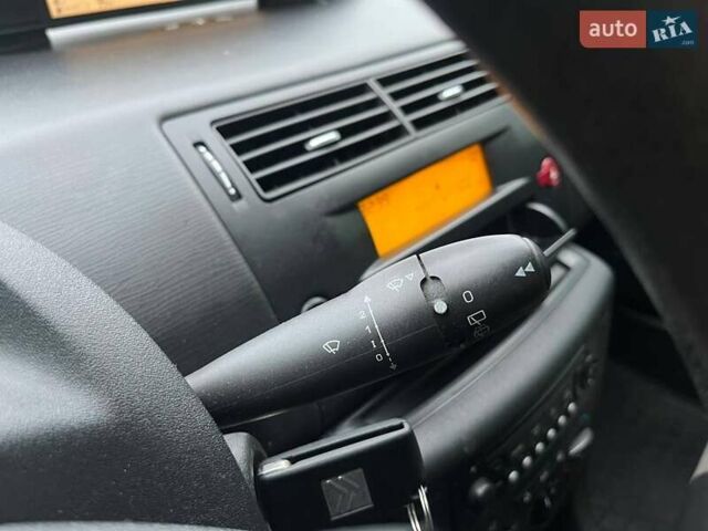 Серый Ситроен С4, объемом двигателя 1.36 л и пробегом 239 тыс. км за 4390 $, фото 19 на Automoto.ua