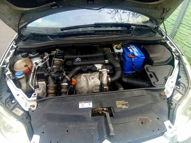 Серый Ситроен С4, объемом двигателя 1.6 л и пробегом 322 тыс. км за 4000 $, фото 3 на Automoto.ua