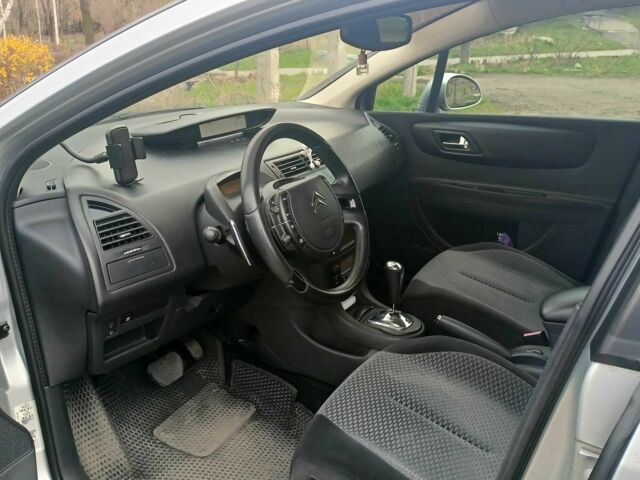 Серый Ситроен С4, объемом двигателя 1.6 л и пробегом 155 тыс. км за 5500 $, фото 7 на Automoto.ua