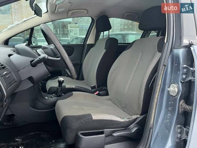 Серый Ситроен С4, объемом двигателя 1.36 л и пробегом 239 тыс. км за 3990 $, фото 8 на Automoto.ua