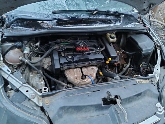 Серый Ситроен С4, объемом двигателя 1.6 л и пробегом 200 тыс. км за 1300 $, фото 8 на Automoto.ua