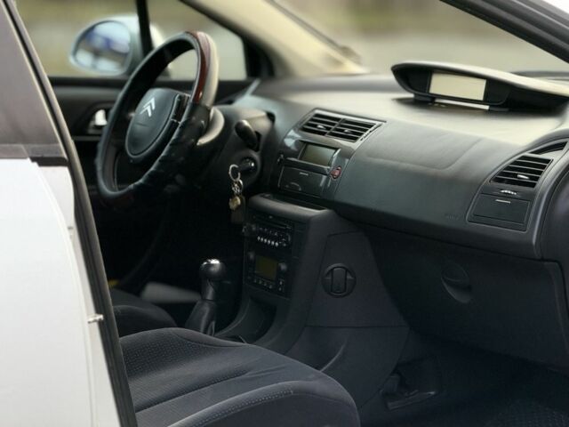 Серый Ситроен С4, объемом двигателя 1.6 л и пробегом 230 тыс. км за 4200 $, фото 11 на Automoto.ua